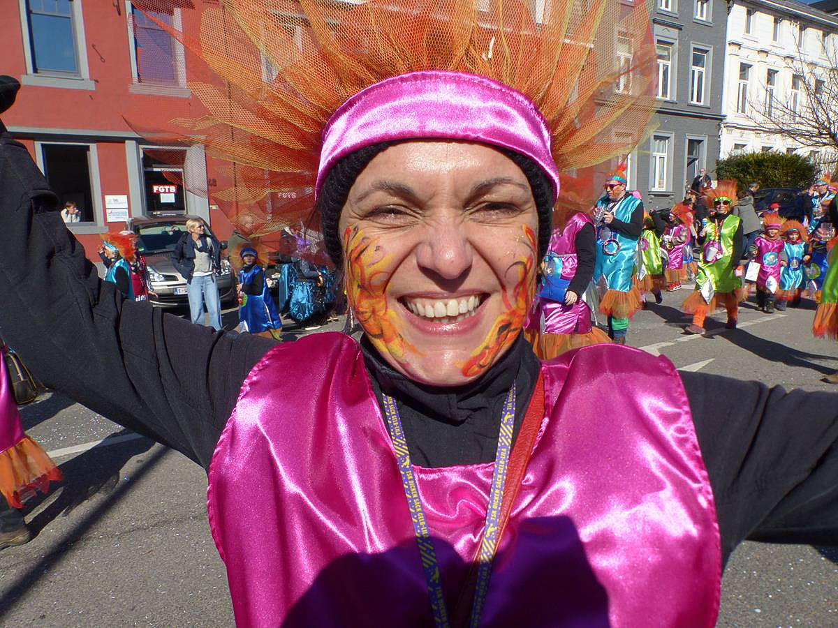 Gais, bonne ambiance et visages lumineux à l'Eupen Rosenmontagszug (galerie de photos)