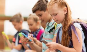 La Commission européenne ne veut utiliser les réseaux sociaux qu&rsquo;à partir de 13 ans