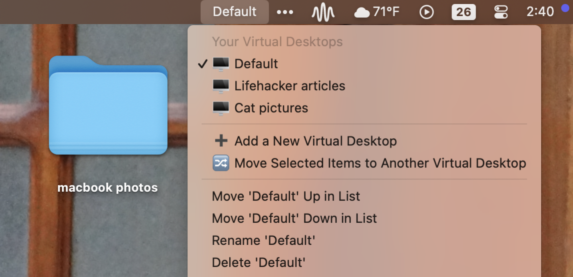 L'icône de barre de menu propose trois ordinateurs de bureau différents: par défaut, articles Lifehacker et photos de chat.