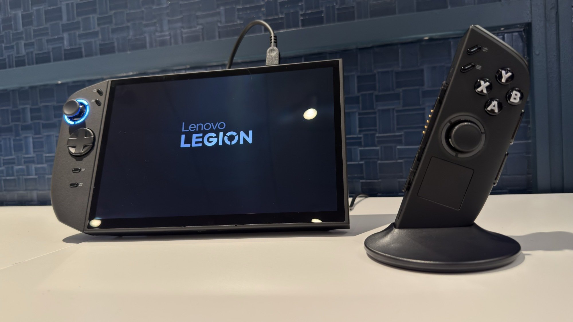 Legion Go 2 avec un contrôleur détaché