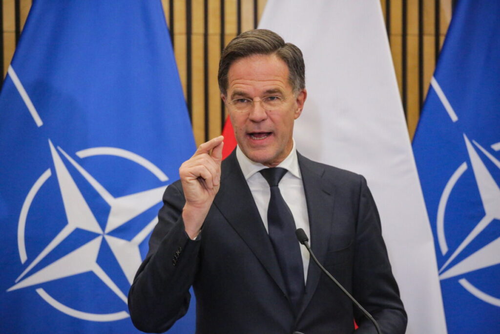 Le chef de l’OTAN, Rutte, flatte à nouveau Trump : « Lui seul peut ...