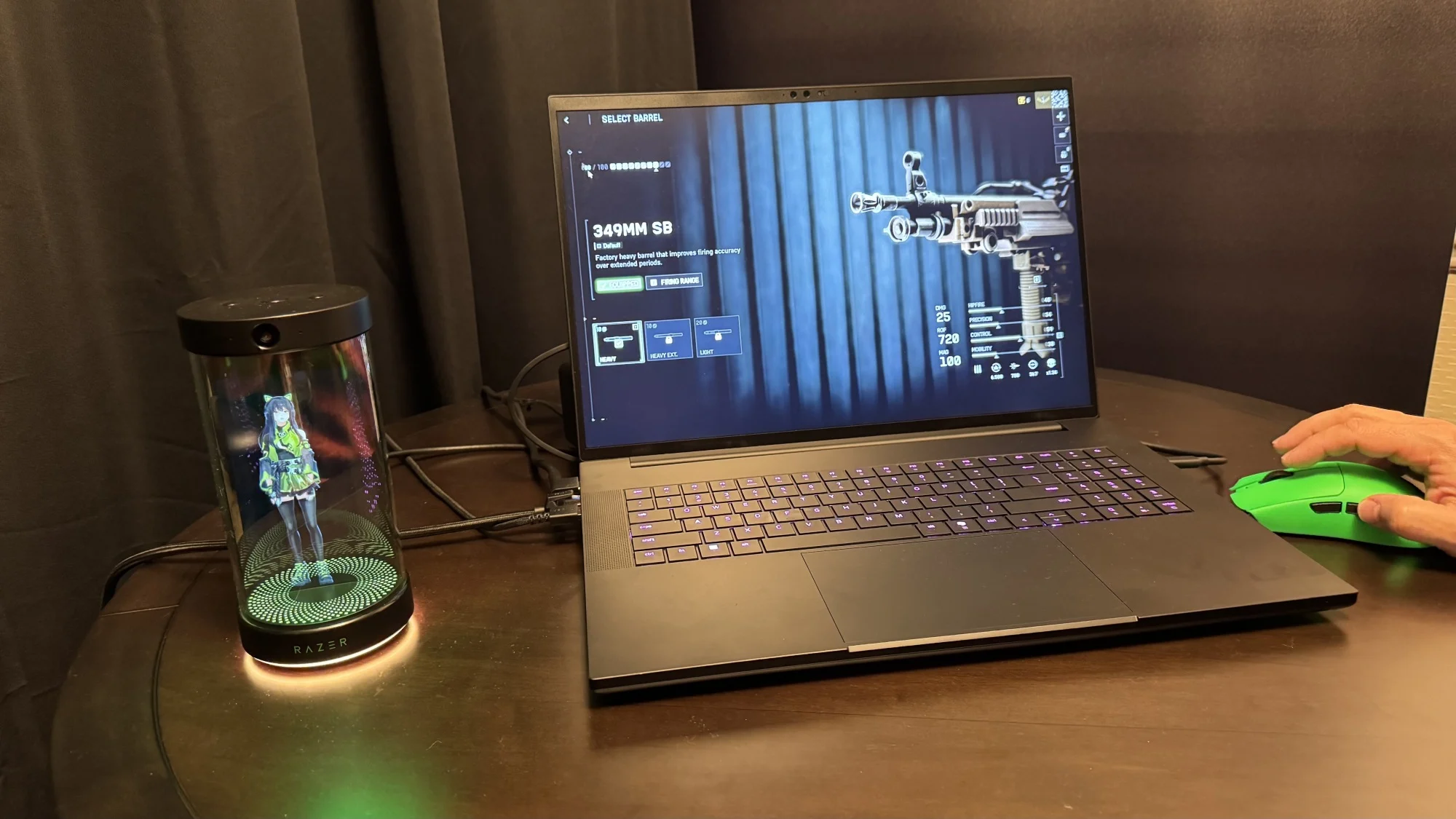 Razer Project AVA Kira aide dans 