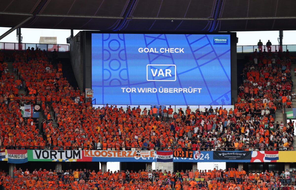 Nouvelles règles du football de la Coupe du Monde : plus de puissance pour le VAR pour les corner, les cartons jaunes et le temps de jeu