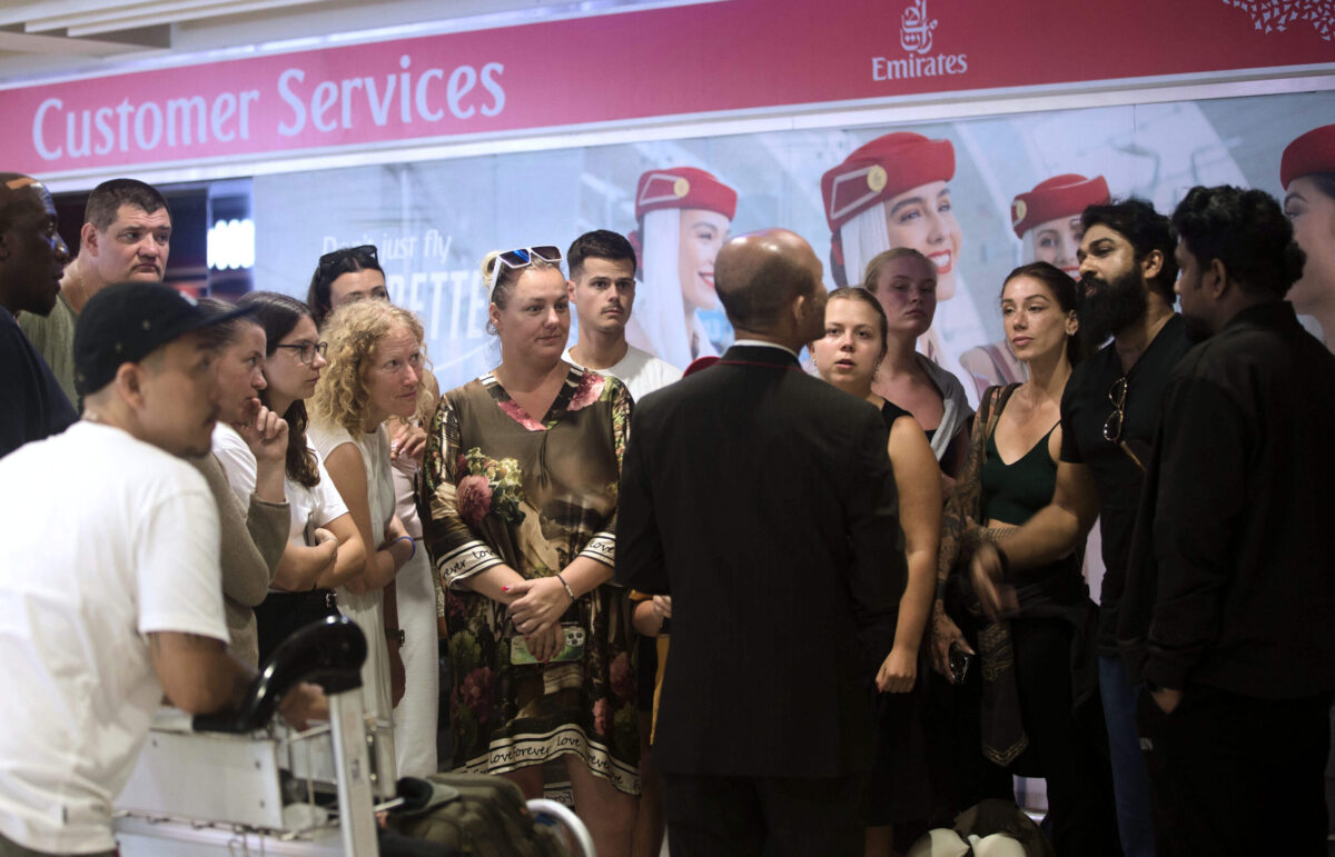 Bloqués dans une zone de guerre : des milliers de vacanciers sont bloqués – les vols sont annulés, les croisières sont arrêtées