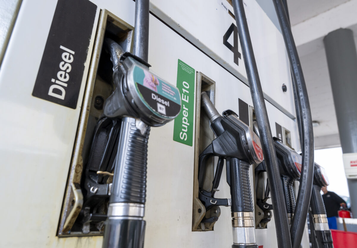 Les prix du pétrole augmentent considérablement en raison du conflit iranien - de longues files d'attente dans les stations-service de l'Est de la Belgique