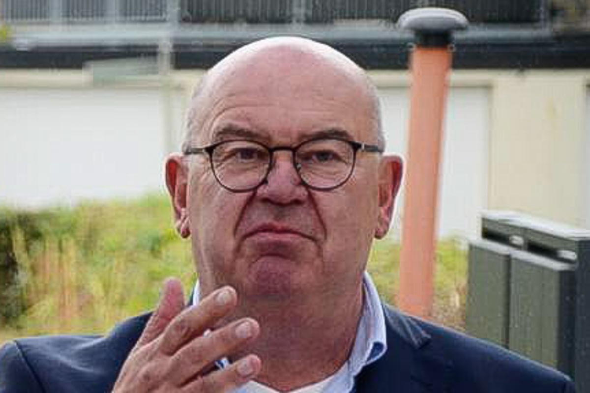 Scholl part avec rancune : un ancien juge de la construction démissionne