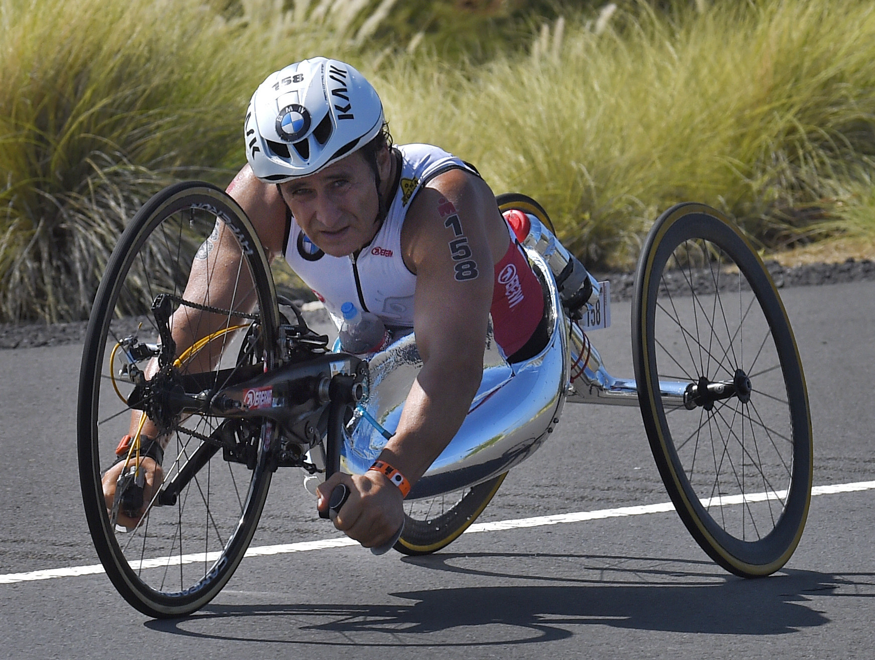 « N'abandonnez jamais ! » : le monde du sport pleure Zanardi