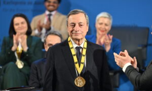 « Super Mario » Draghi reçoit le prix Charlemagne