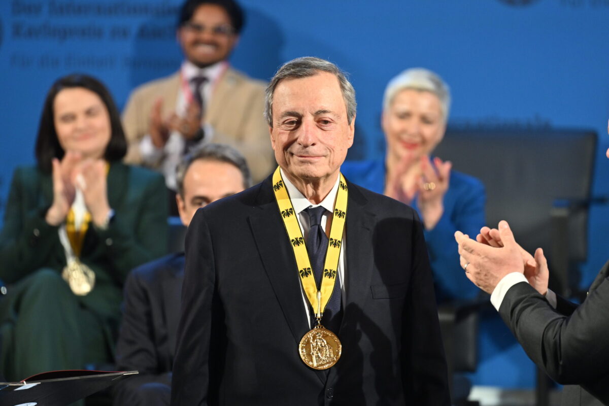 "Super Mario" Draghi reçoit le prix Charlemagne