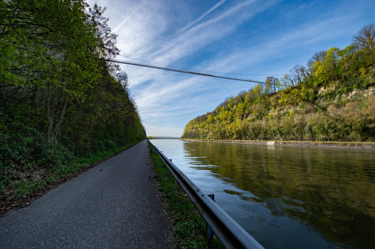 Pont suspendu de Caster : une touche d'Amérique du Sud en province de Liège – entre ciel et eau
