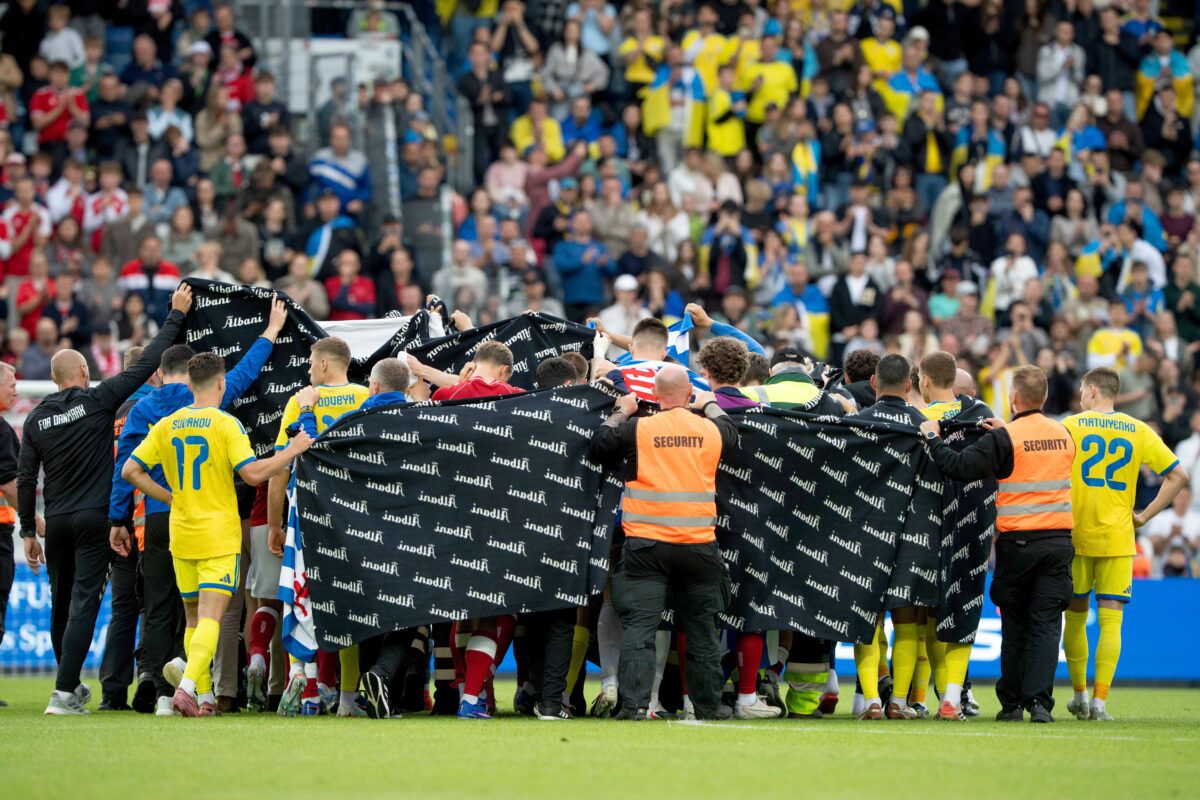 Cinq ans après son effondrement aux Championnats d'Europe : l'international danois Eriksen s'effondre à nouveau