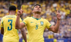 Le Brésil a battu les Japonais 2-1 avec un but dans les arrêts de jeu