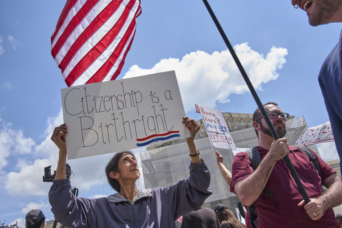 Citoyenneté américaine automatiquement à la naissance aux États-Unis : la décision de la Cour suprême est une défaite pour Donald Trump