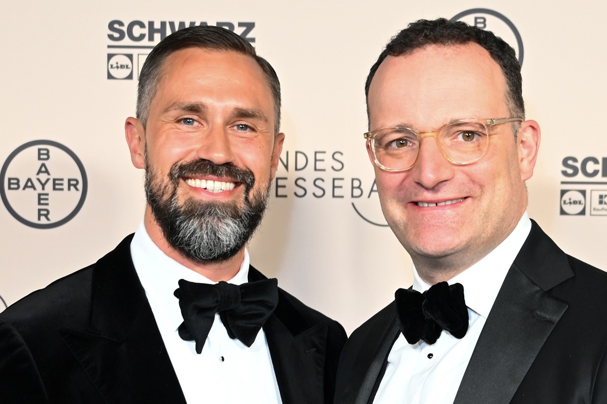 Allemagne : la position de Jens Spahn est fragile : l'homme a demandé l'aide d'une mère porteuse