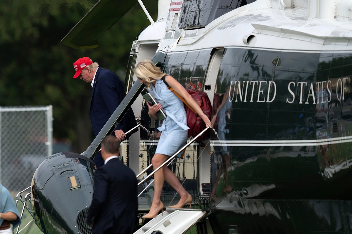 Natalie Harp : La femme qui est toujours aux côtés de Donald Trump - Juste une admiratrice du président ou plus ?