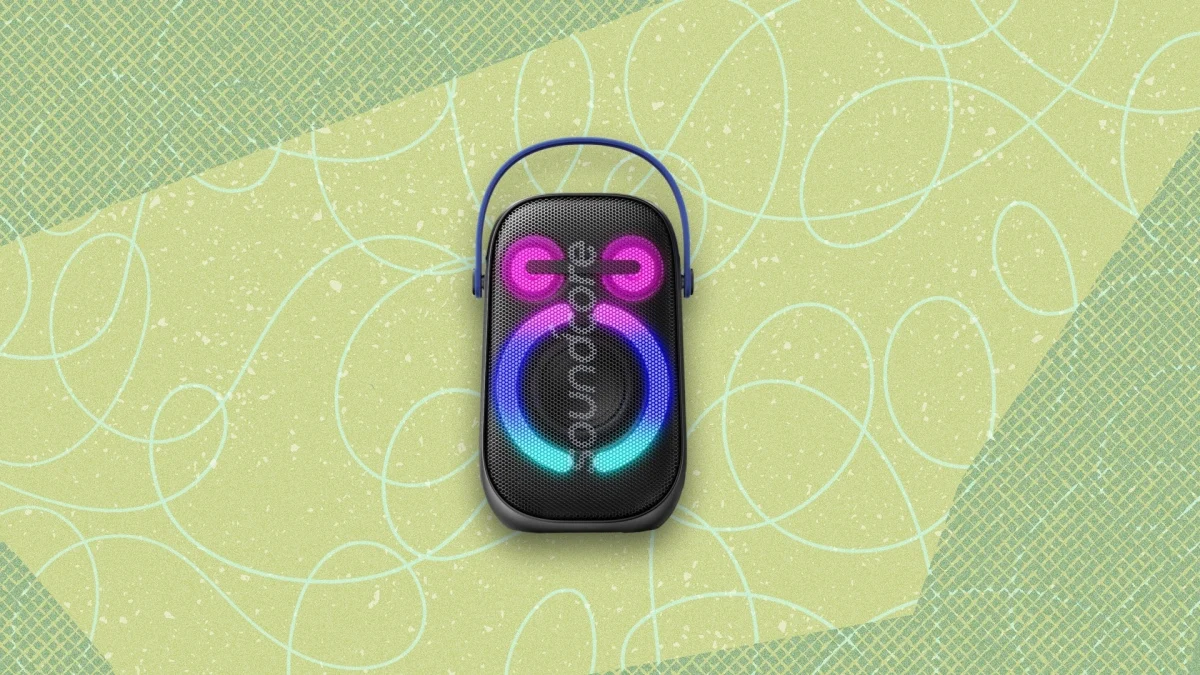 Ce haut-parleur Soundcore adapté à la piscine est à 35 % de réduction en ce moment