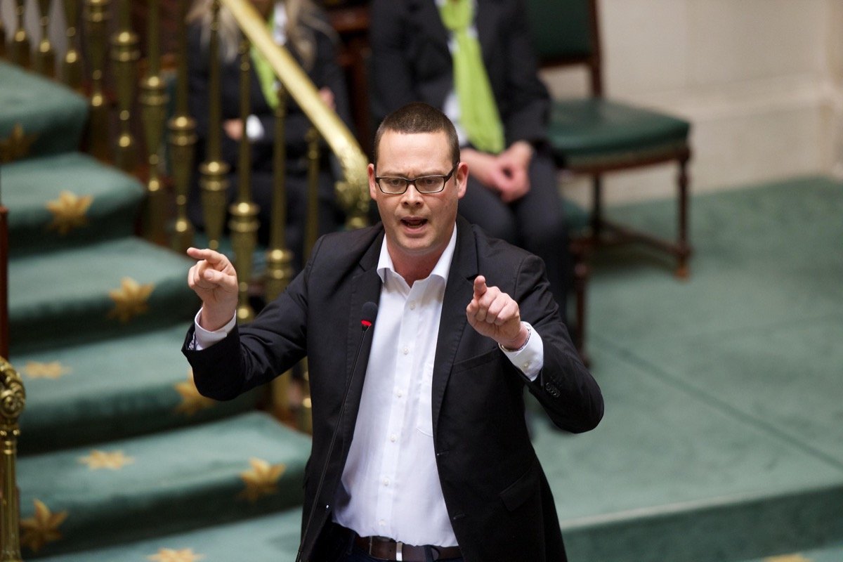 Le PTB réclame une taxation forfaitaire des dépenses des députés : « Cela pourrait rapporter des millions à l’État »