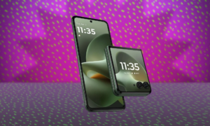 Vous pouvez obtenir un Motorola Razr+ gratuit auprès de T-Mobile dès maintenant