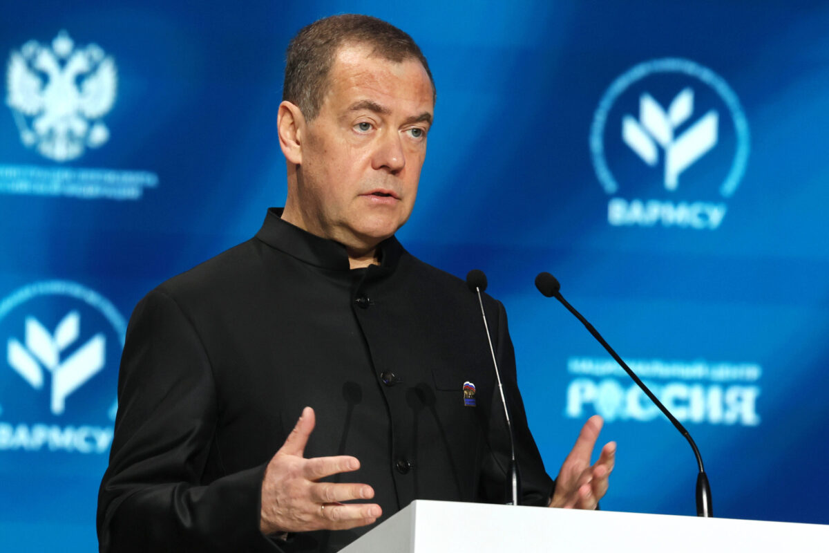 Berlin et Moscou sur la voie d'une collision : Medvedev, l'homme du dur de Poutine, menace de « frappe directe »
