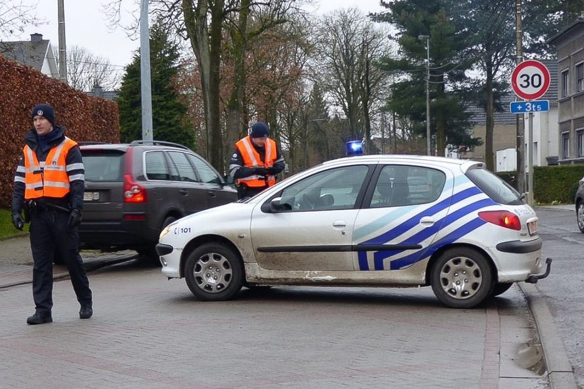 Accident sur des auto-tamponneuses et blessures corporelles lors d'une foire – exhibitionniste signalé en forêt