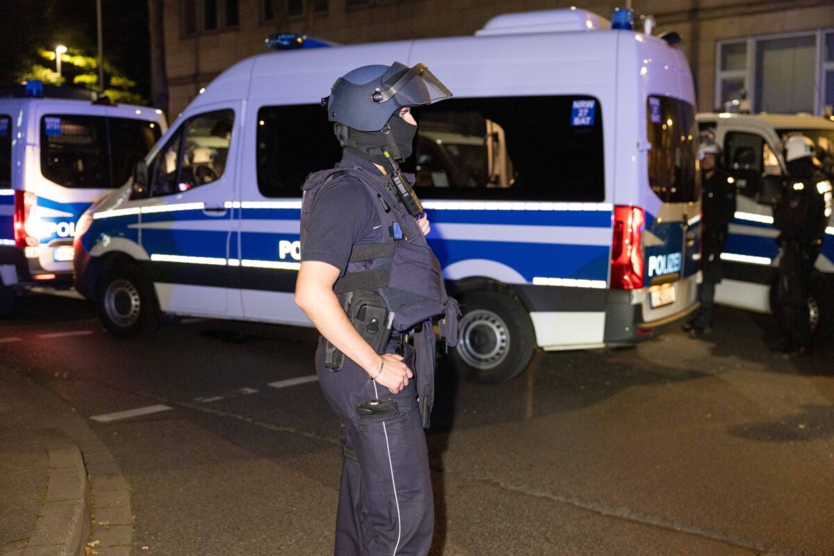 Aix-la-Chapelle : attaque pyrotechnique contre des policiers lors d'une manifestation
