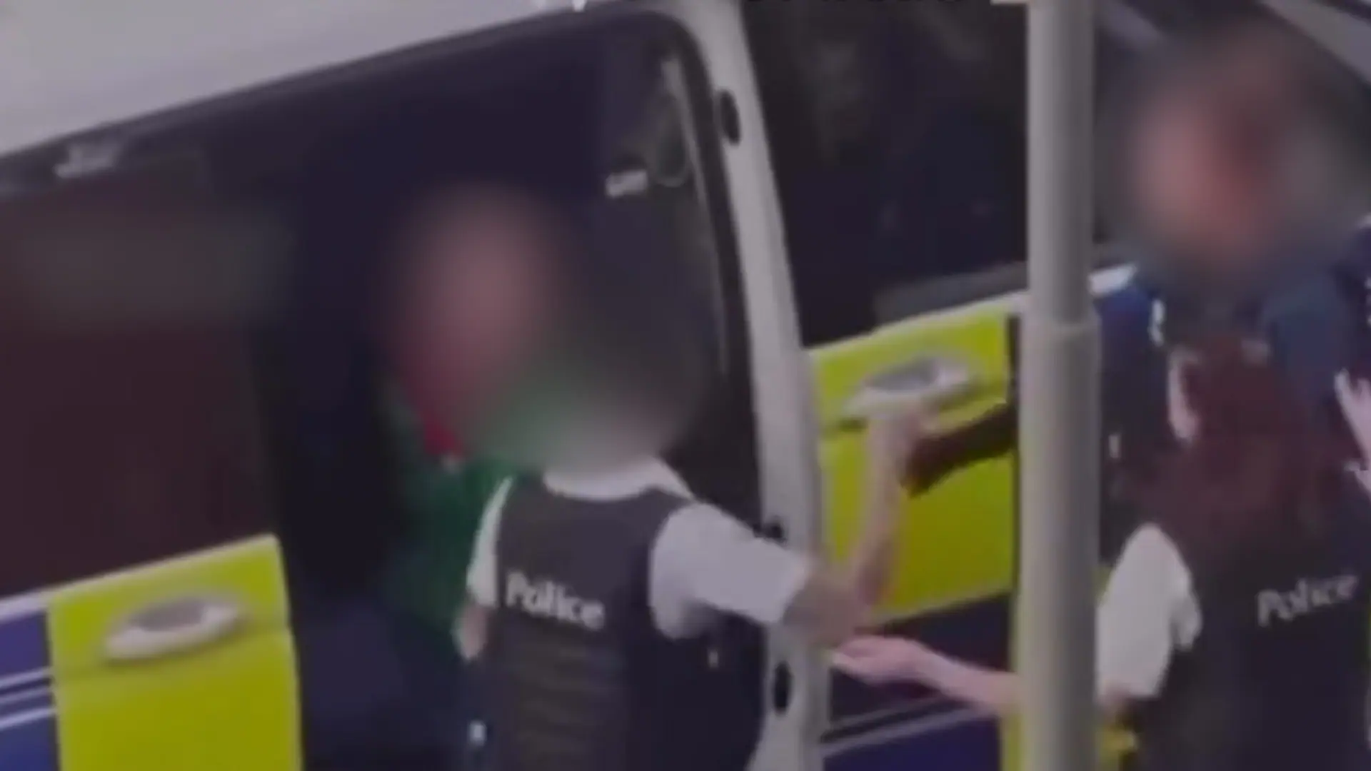 Une vidéo de violences policières suscite l’indignation (VIDEO)